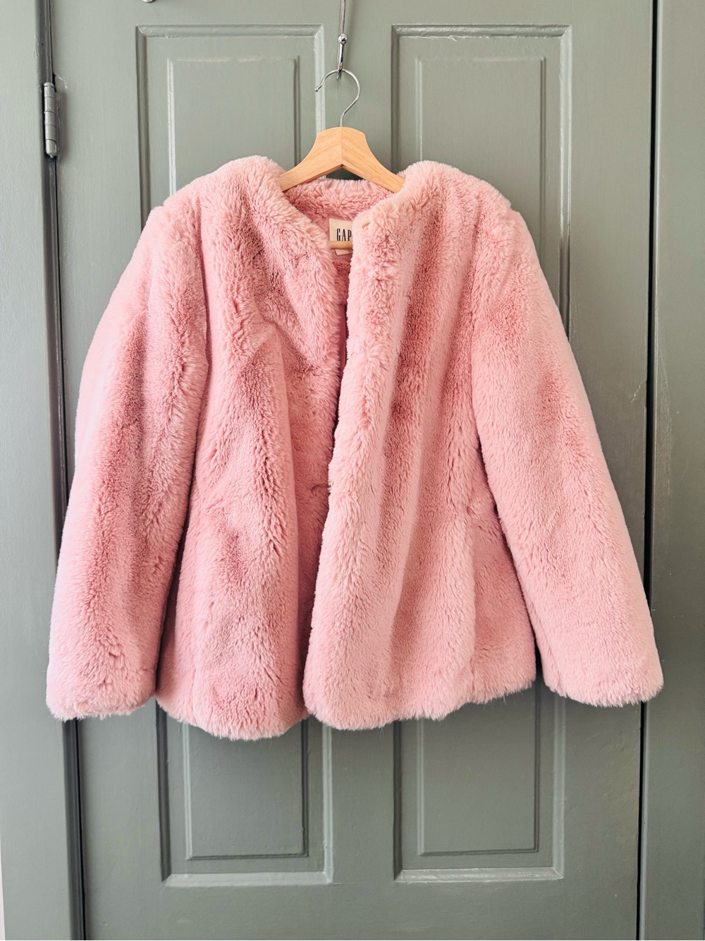 GAP Women’s Plush Faux-Fur Jacket in Soft Pink